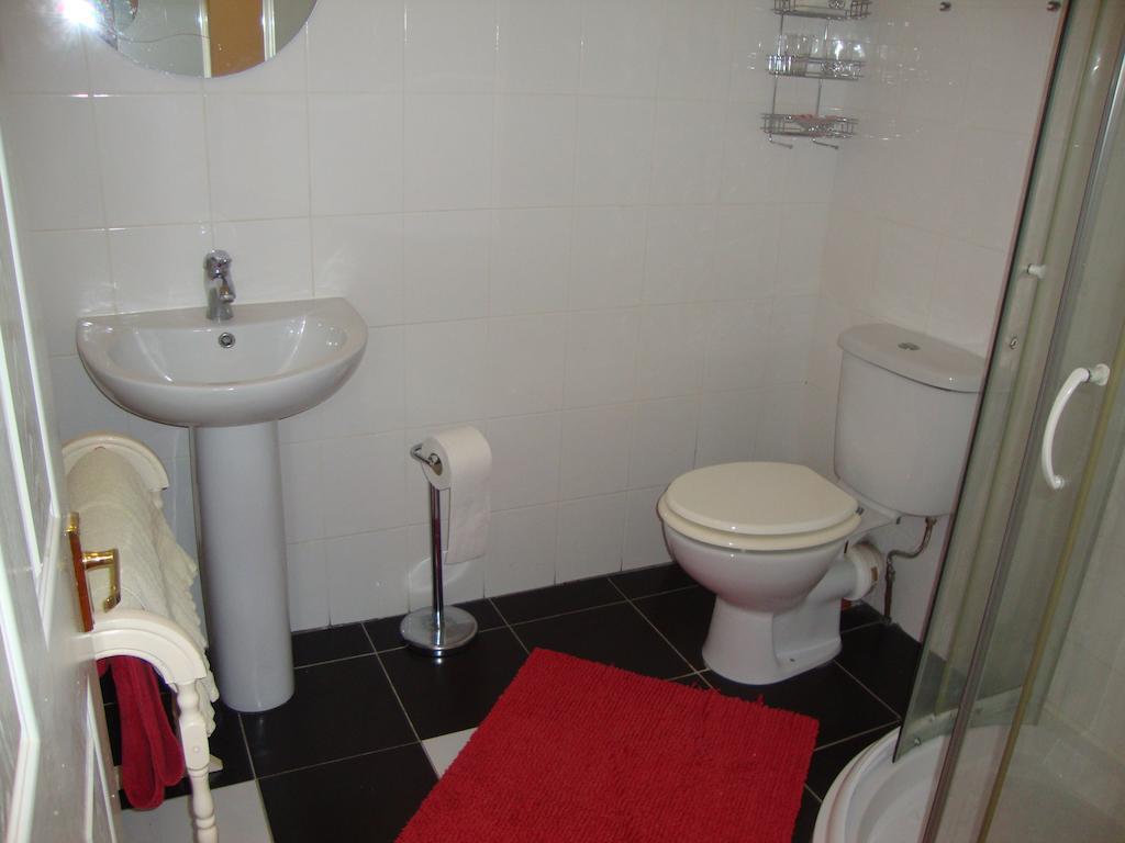 Lakeland Guest House Pembroke Dock Room photo